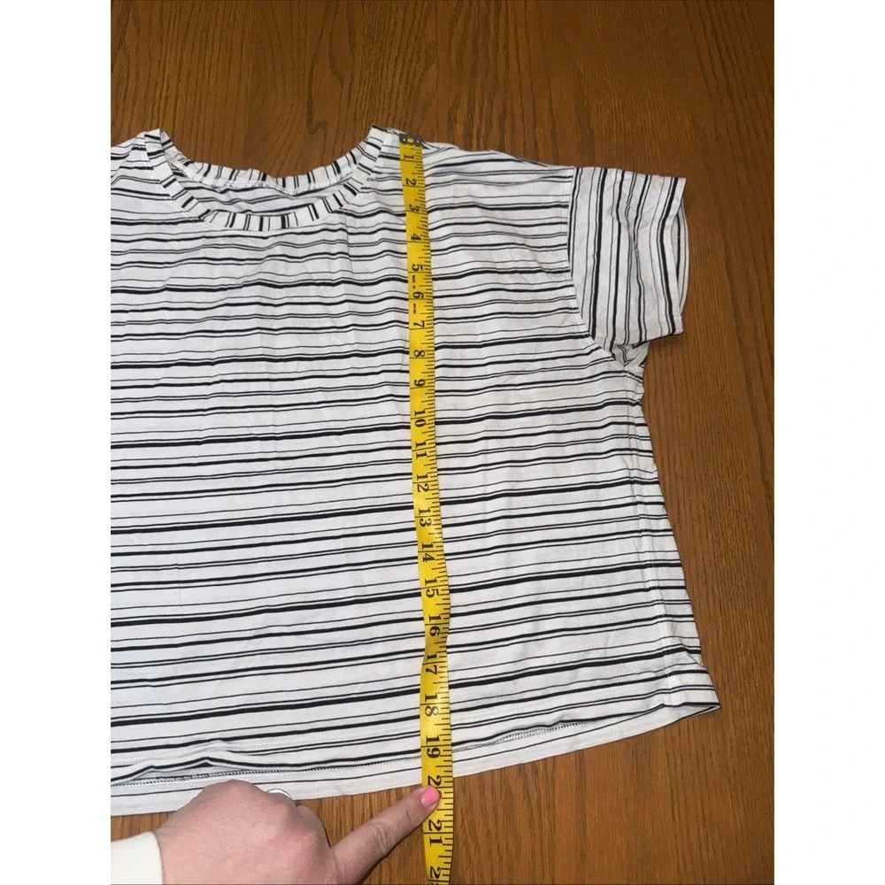 Womens Lululuemon Striped Short Sleeve Cropped Shirt Size 10